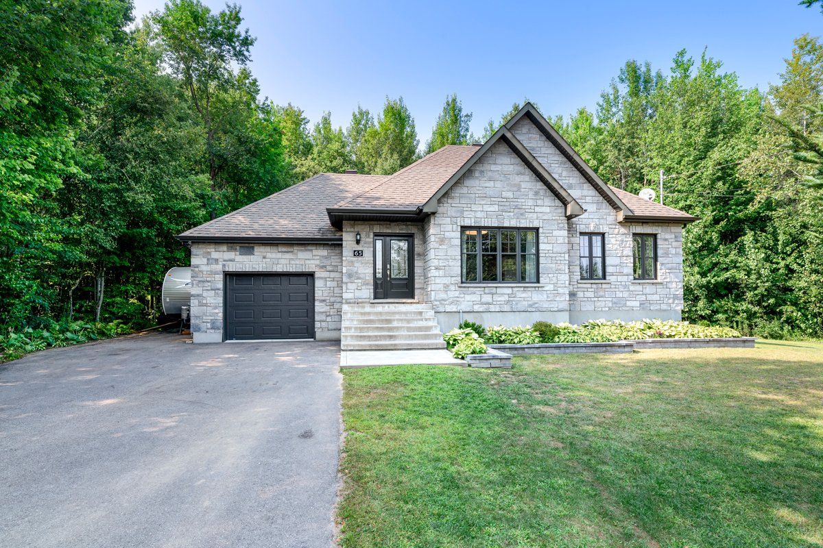 Photograph of the property at 65 Rue de la Clairière in Rivière-Beaudette